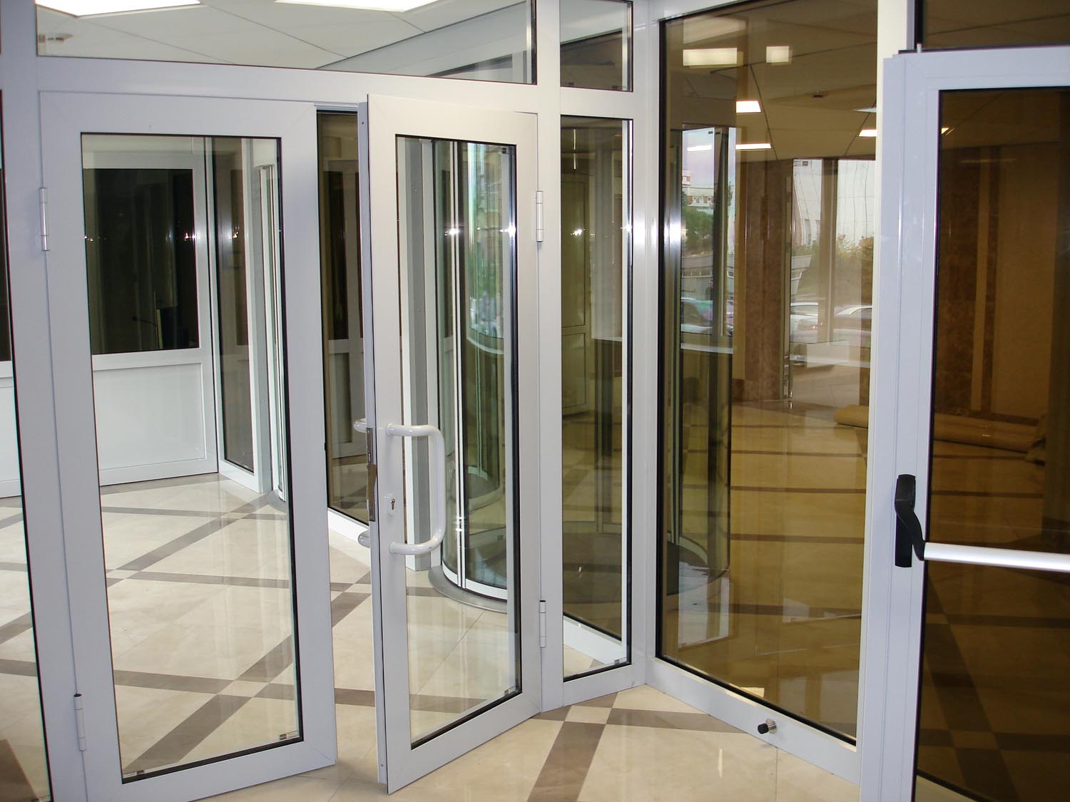 Алюминиевая дверь 1300×2000 мм. GFTD15204 Алюминиевая дверь 1300×2000 мм. GFTD15204