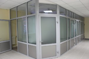 Алюминиевая дверь с импостом